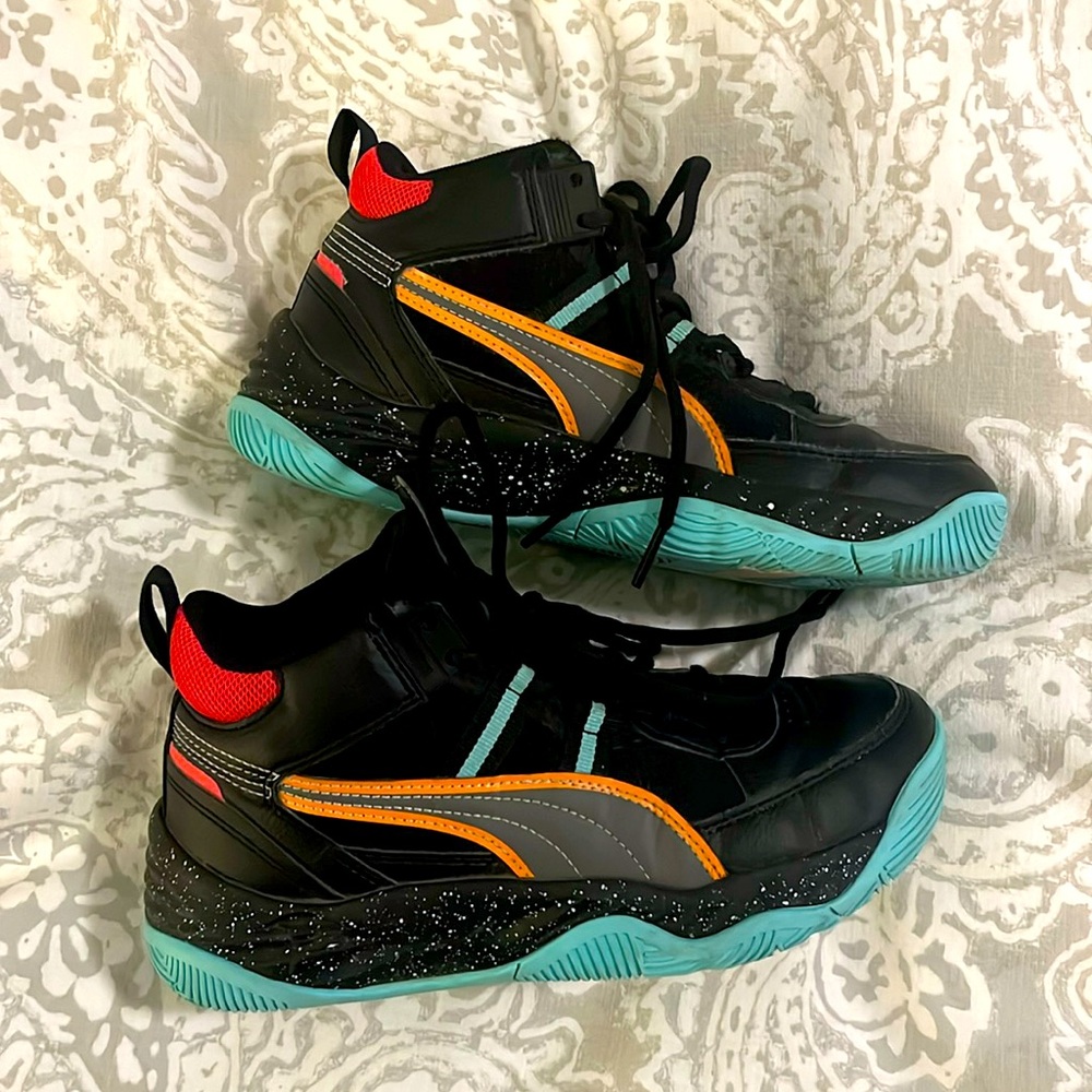 PUMA kids bball sneakers sz 4